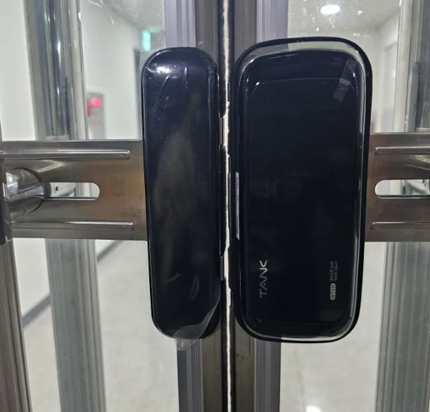 부산 사상구 모라동 강화도어 유리문 디지털 도어락 설치 사례