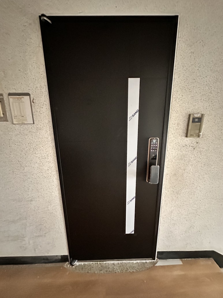 부산 북구 화명동 아파트 현관문 및 문틀 교체 시공사례 사진