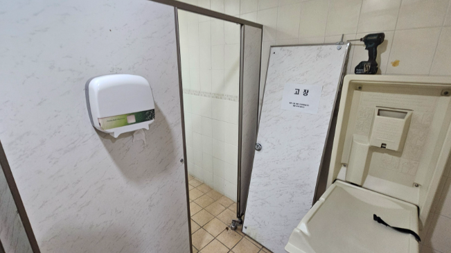 부산 사상구 괘법동 큐비클문 수리 사례 시공사례 사진
