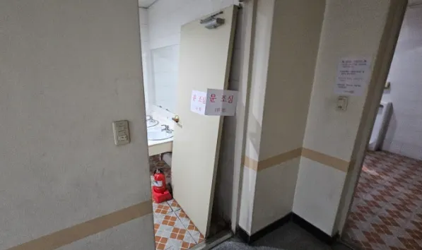 부산 진구 전포동 방화문 수리 및 문틀 보강 사례 시공사례 사진
