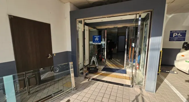 양산 물금 유리문 힌지 교체 작업 사례 시공사례 사진